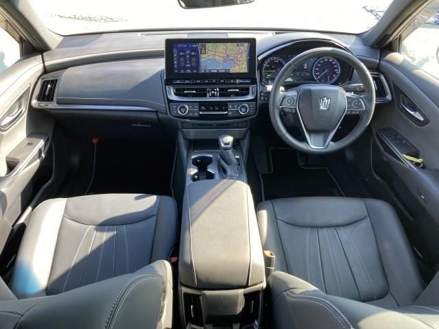 Toyota CROWN SEDAN 2022-01 24853-1