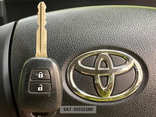 Toyota AQUA 2019-04 260334-7
