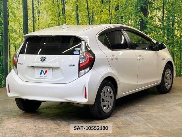 Toyota AQUA 2019-04 260334-17