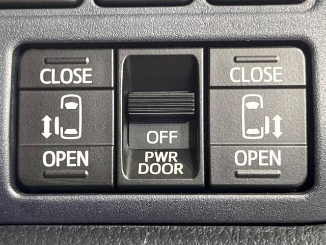 Toyota VOXY 2016-10 6040-3