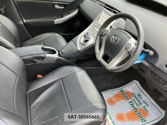 Toyota PRIUS 2014-03 322053-1