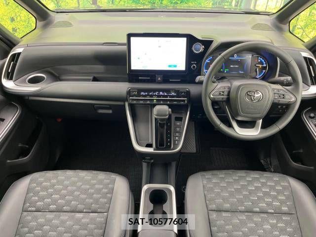 Toyota VOXY HYBRID 2022-01 239237-1