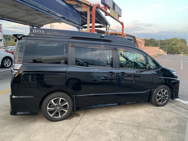 Toyota VOXY 2017-07 193964-9