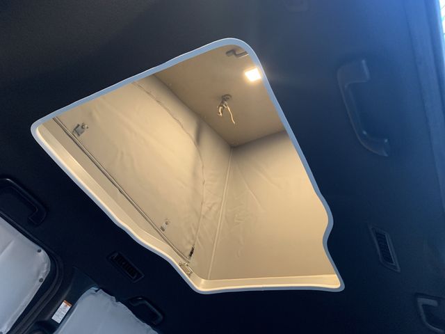 Toyota VOXY 2017-07 193964-26