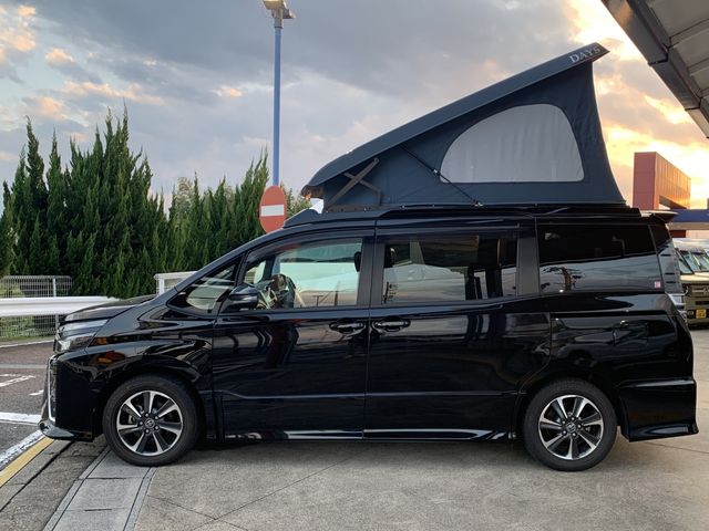 Toyota VOXY 2017-07 193964-4