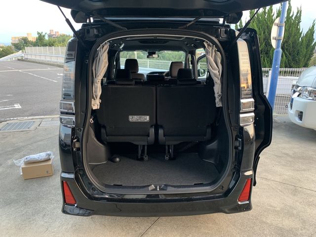 Toyota VOXY 2017-07 193964-17