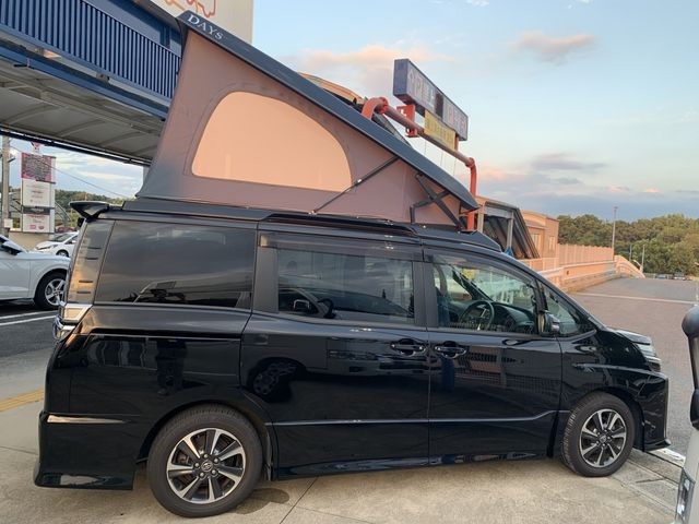 Toyota VOXY 2017-07 193964-8