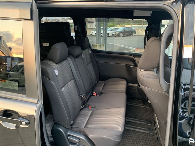 Toyota VOXY 2017-07 193964-16