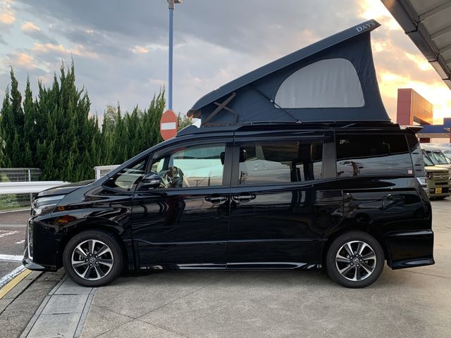 Toyota VOXY 2017-07 193964-3