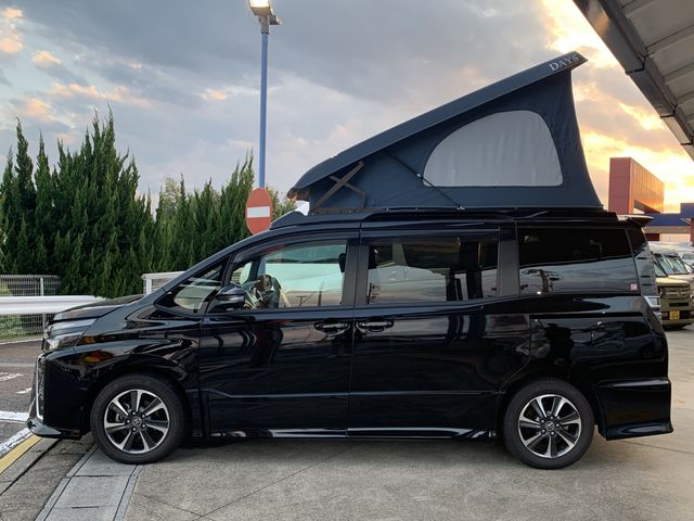 Toyota VOXY 2017-07 193964-5