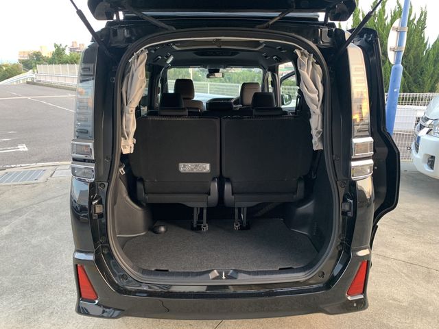Toyota VOXY 2017-07 193964-18