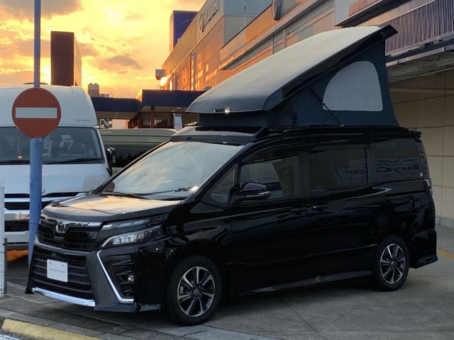 Toyota VOXY 2017-07 193964-0
