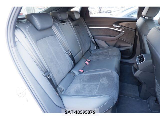 Audi E-TRON 2021-08 318085-16