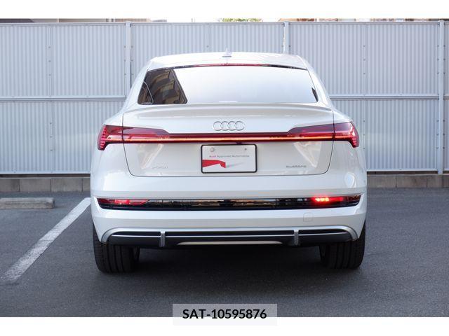 Audi E-TRON 2021-08 318085-3