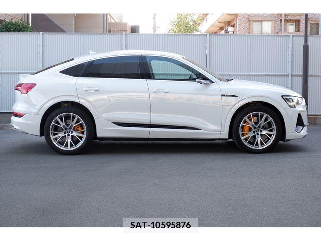 Audi E-TRON 2021-08 318085-4