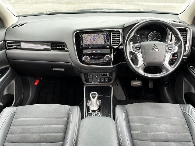 Mitsubishi OUTLANDER PHEV 2017-03 23202-1