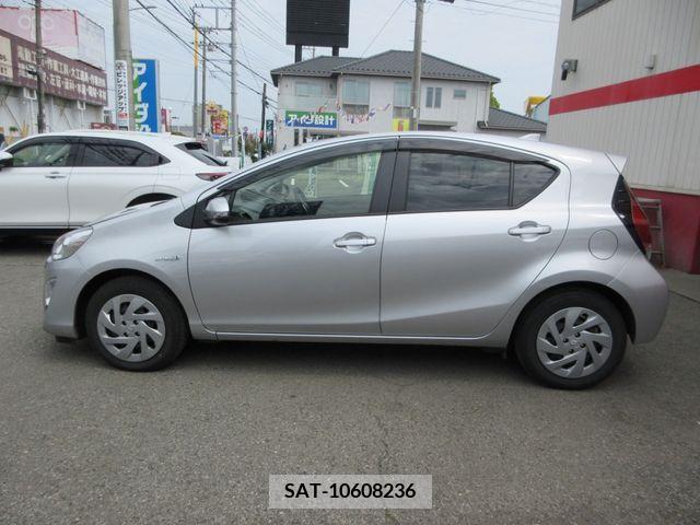 Toyota AQUA 2017-03 291835-6