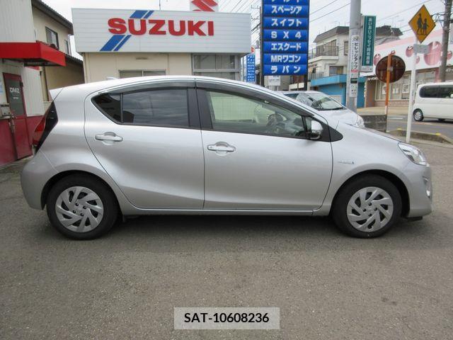 Toyota AQUA 2017-03 291835-7