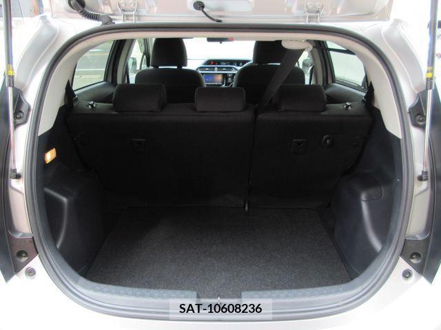 Toyota AQUA 2017-03 291835-13
