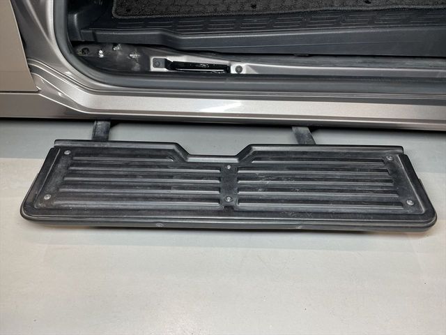 Toyota VOXY 2018-08 24783-9