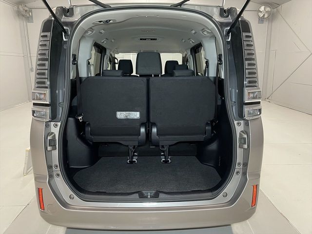 Toyota VOXY 2018-08 24783-4