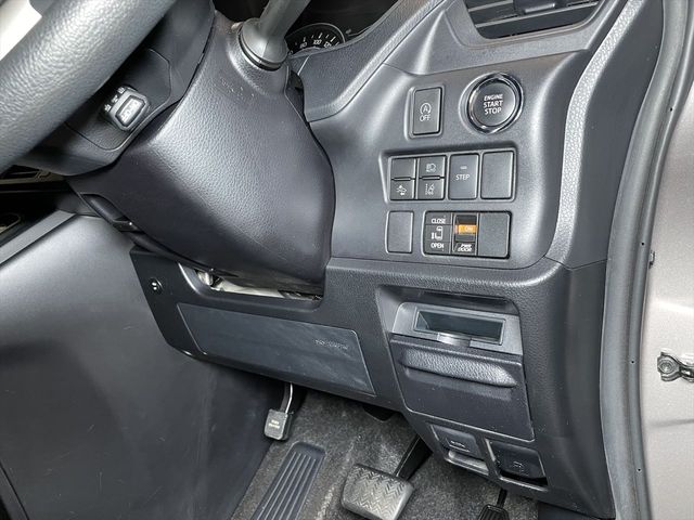 Toyota VOXY 2018-08 24783-20