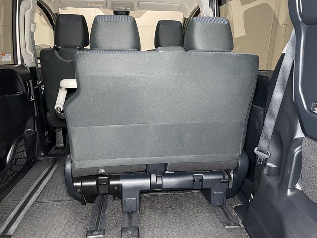 Toyota VOXY 2018-08 24783-8