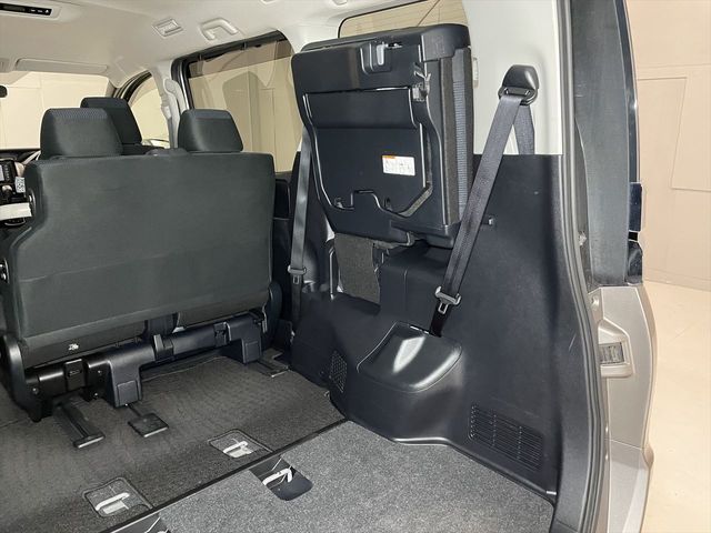 Toyota VOXY 2018-08 24783-6