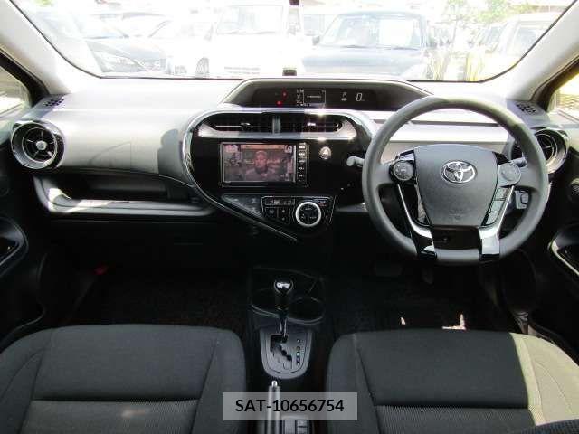 Toyota AQUA 2019-01 347919-15