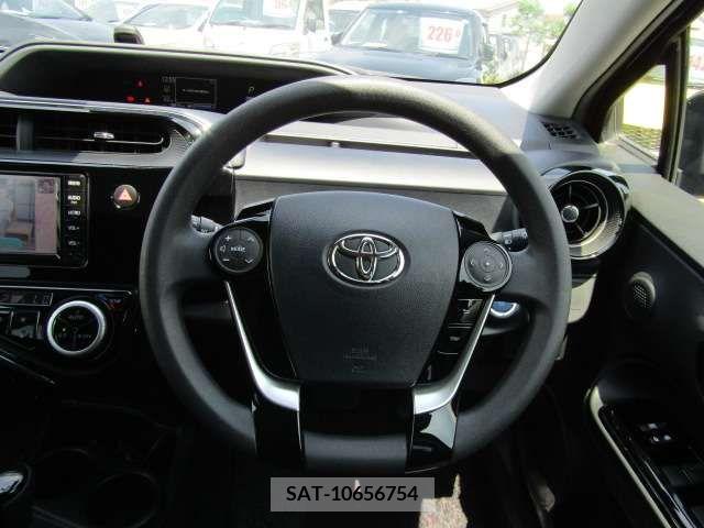 Toyota AQUA 2019-01 347919-14