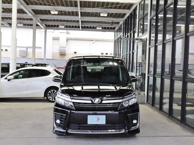 Toyota VOXY 2017-01 9562-1
