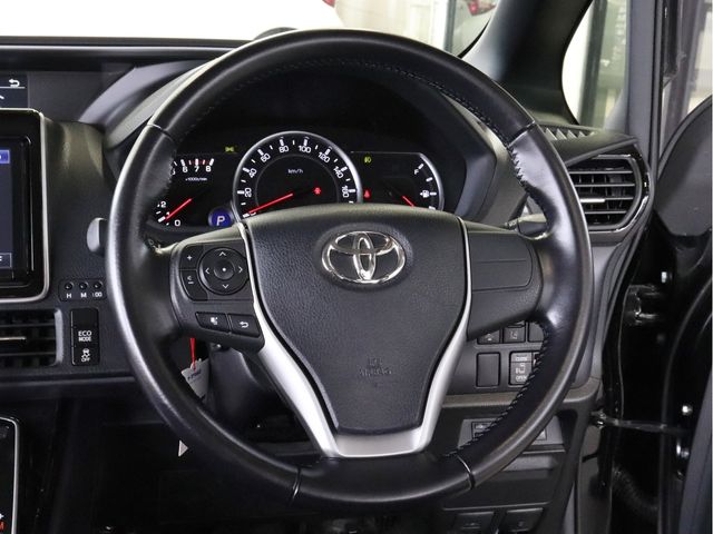 Toyota VOXY 2017-01 9562-11