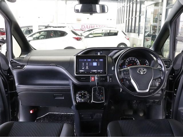 Toyota VOXY 2017-01 9562-8