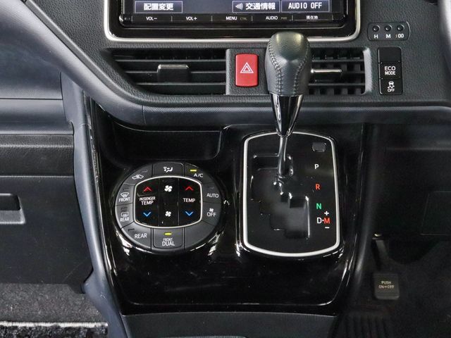 Toyota VOXY 2017-01 9562-10