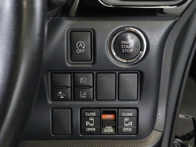 Toyota VOXY 2017-01 9562-12