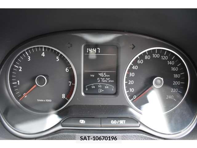 VolksWagen POLO 2010-12 221815-17