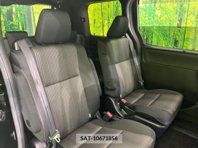 Toyota VOXY 2019-06 379474-8