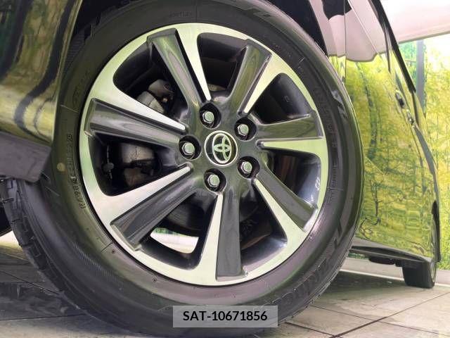 Toyota VOXY 2019-06 379474-13