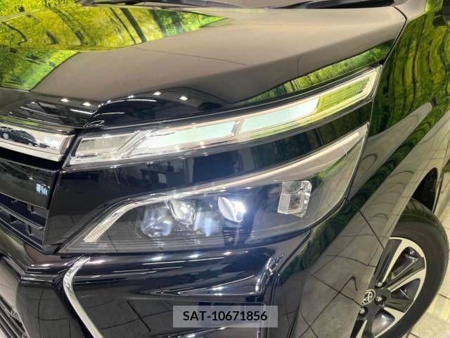 Toyota VOXY 2019-06 379474-12