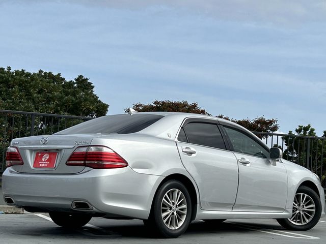 Toyota CROWN SEDAN 2010-11 186015-5
