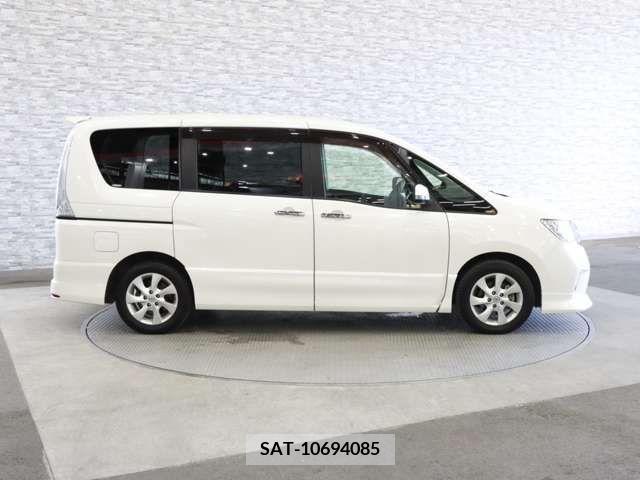 Nissan SERENA 2011-10 367627-6