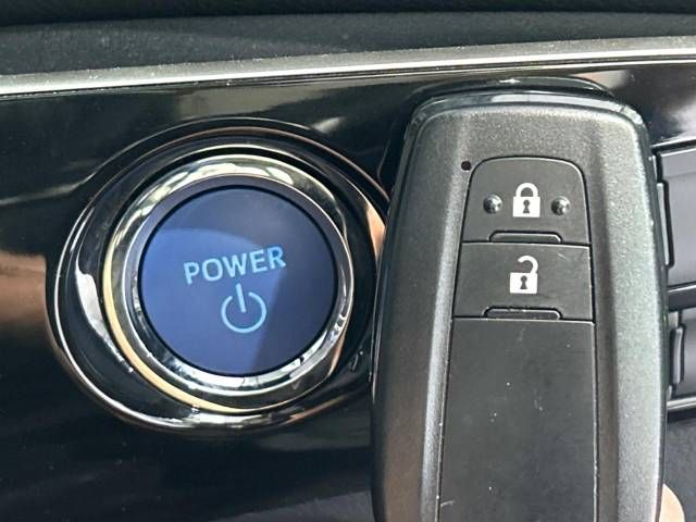 Toyota PRIUS 2019-06 11006-6