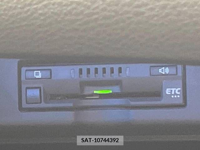 Toyota HARRIER 2018-03 380000-6