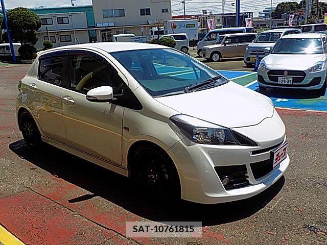 Toyota VITZ 2015-06 370152-6