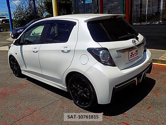 Toyota VITZ 2015-06 370152-8