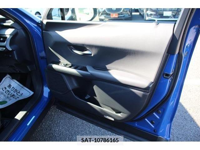 Lexus UX 2021-08 363083-12