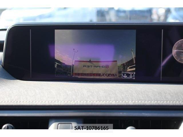 Lexus UX 2021-08 363083-2