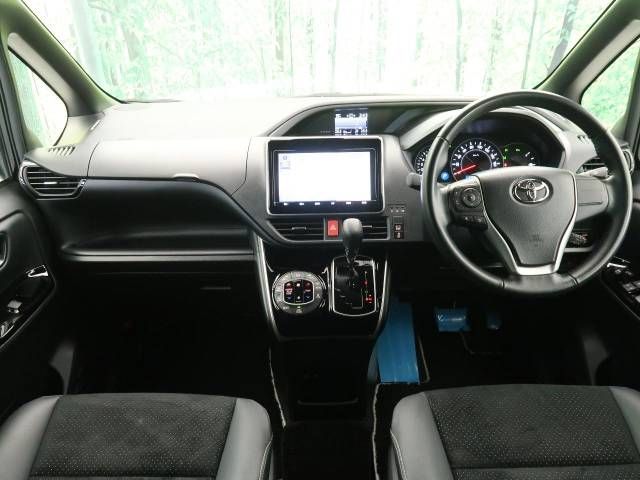 Toyota VOXY 2020-12 10230-1