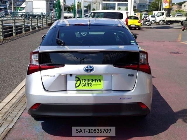 Toyota PRIUS 2021-02 322469-10