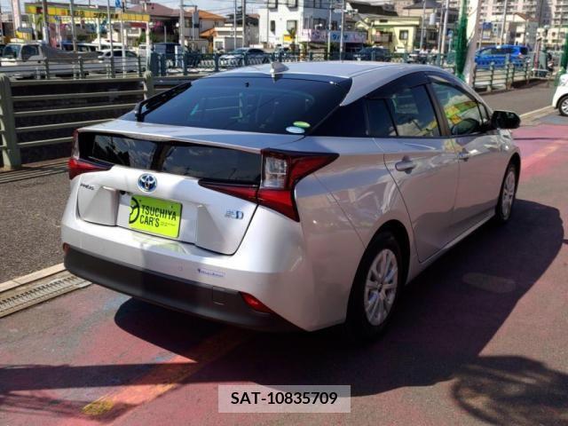 Toyota PRIUS 2021-02 322469-1